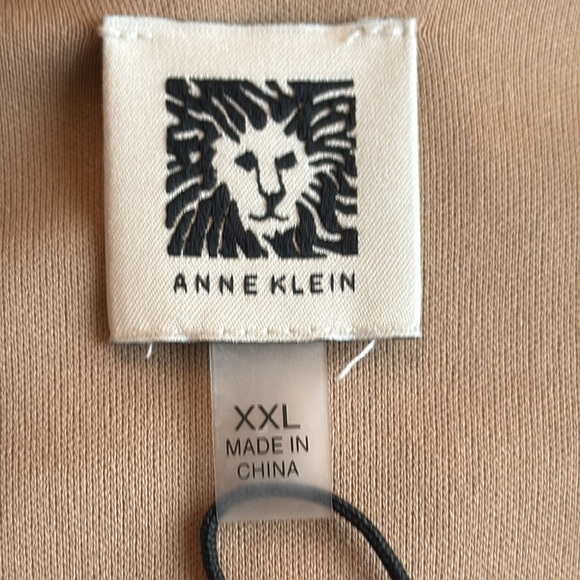 ANNE KLEIN -NWT Animal print wrap top - Picture 3 of 6